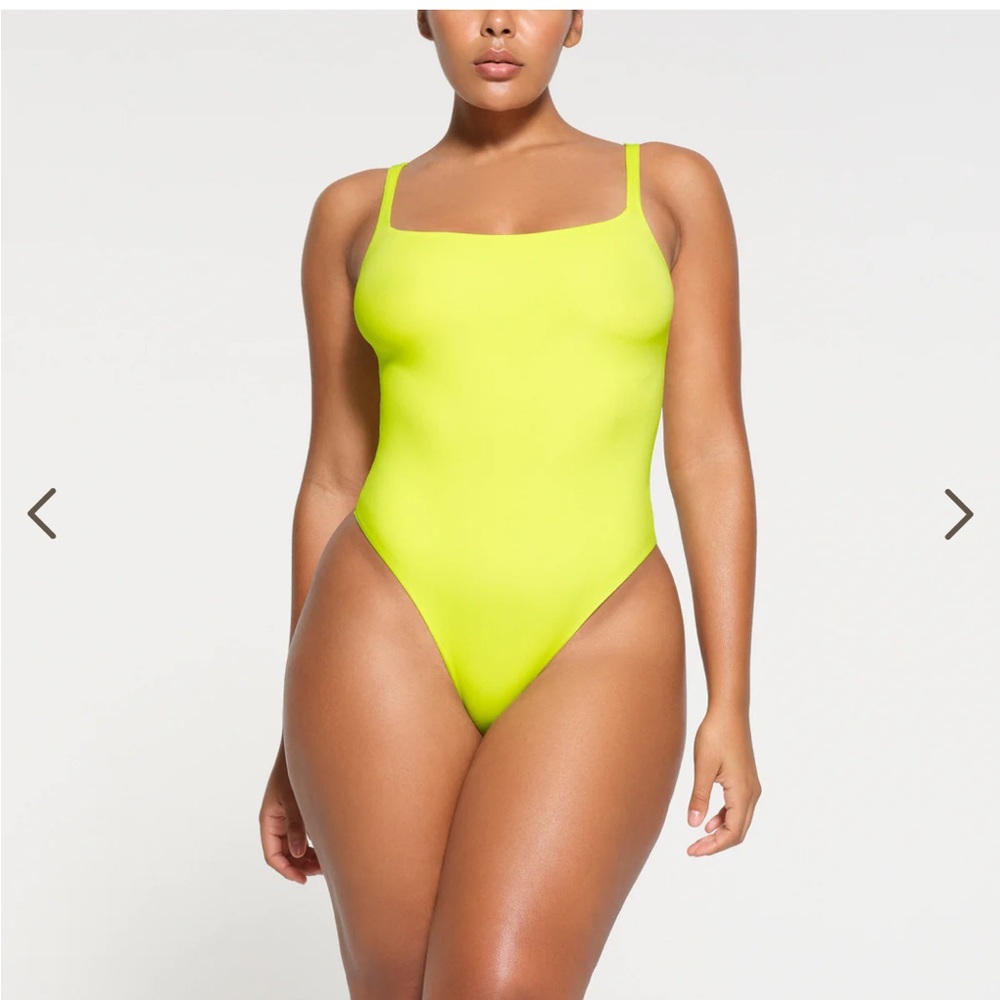 NWT SKIMS Fits Everybody Square Neck Women’s Bodysuit - Green Highlighter Medium
